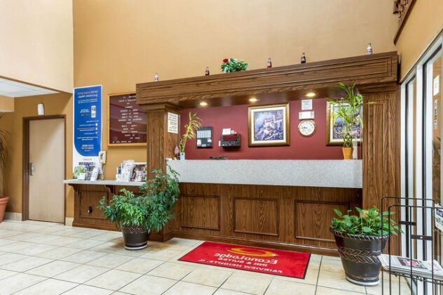 Econo Lodge Inn & Suites Fairview Heights - Photo4