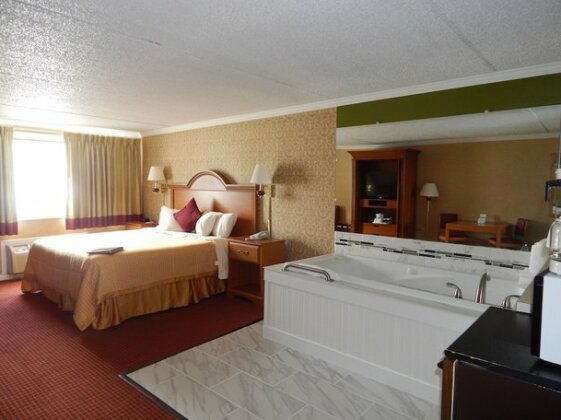 The Admiralty Inn & Suites - Photo5
