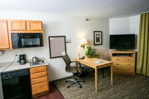 Candlewood Suites Fargo-North Dakota State University - Photo5