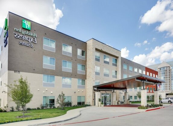 Holiday Inn Express & Suites - Farmers Branch - Photo2