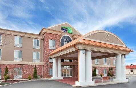 Holiday Inn Express Hotel & Suites Farmington - Photo2