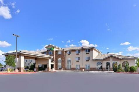 Holiday Inn Express & Suites Farmington - Photo2