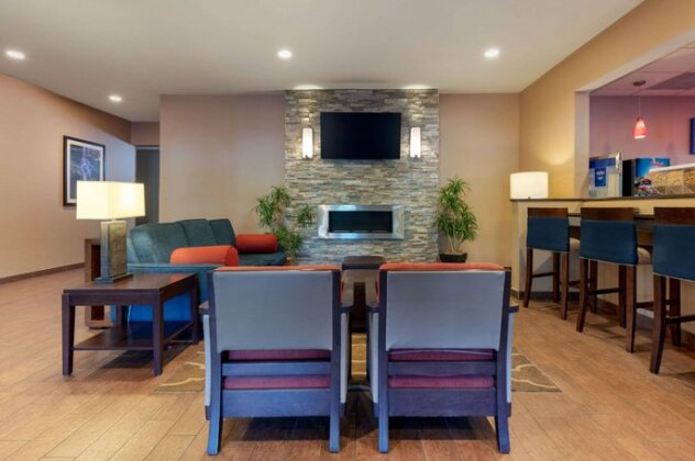 Comfort Inn & Suites Fayetteville - Photo4
