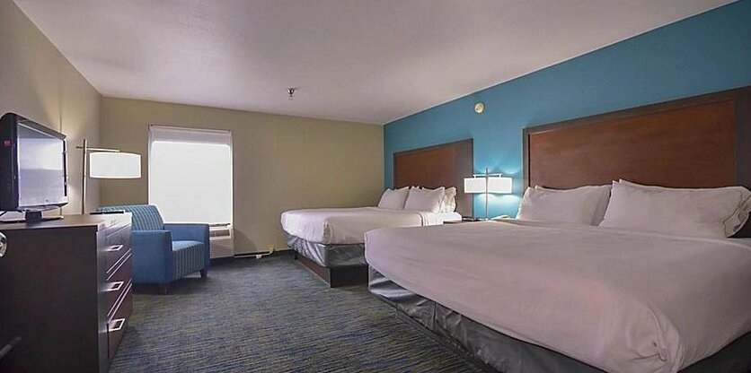 Holiday Inn Express & Suites Fayetteville University of Arkansas Area - Photo4