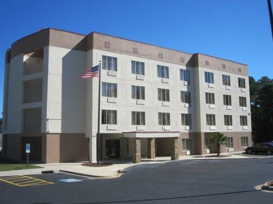 Red Roof Inn & Suites Fayetteville-Fort Bragg