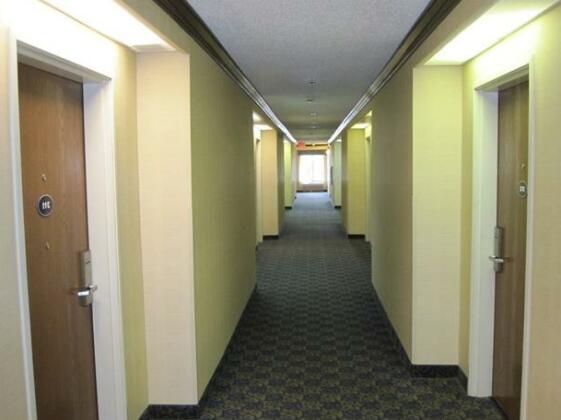 Red Roof Inn & Suites Fayetteville-Fort Bragg - Photo5