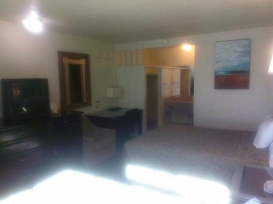 Americas Best Value Inn and Suites Flagstaff - Photo3