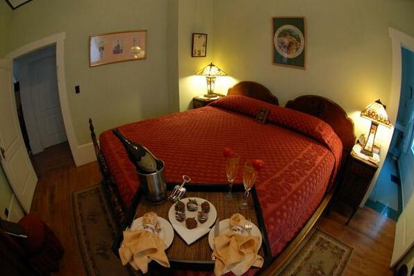 Starlight Pines Bed & Breakfast - Photo4