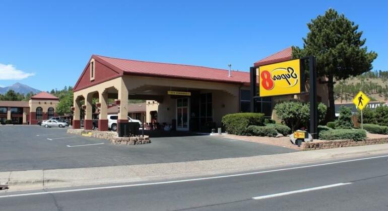 Super 8 by Wyndham NAU Downtown Conference Center Motel - Photo2