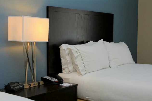 Holiday Inn Express Hotel & Suites Floresville - Photo5