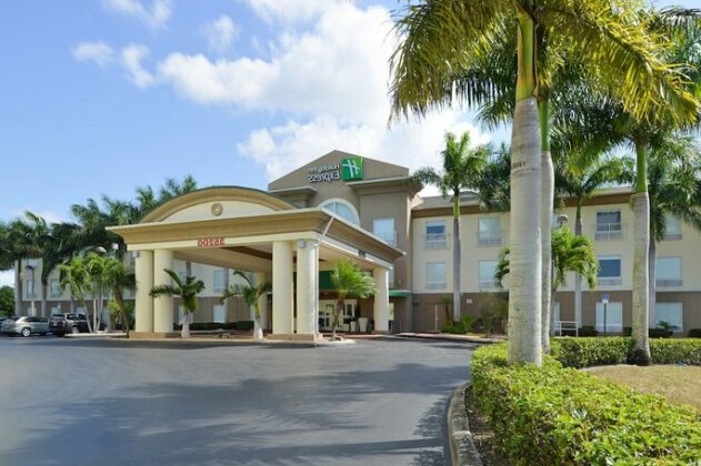 Holiday Inn Express & Suites Florida City-Gateway To Keys - Photo2