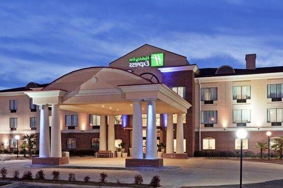 Holiday Inn Express & Suites Forest - Photo2