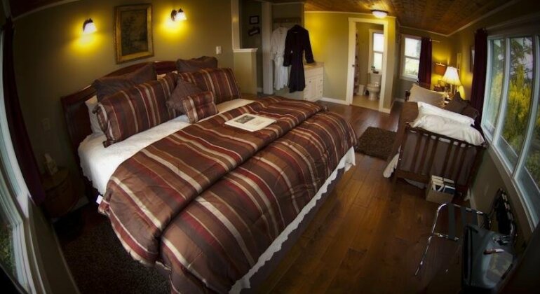 Miller Tree Inn Bed and Breakfast - Photo4