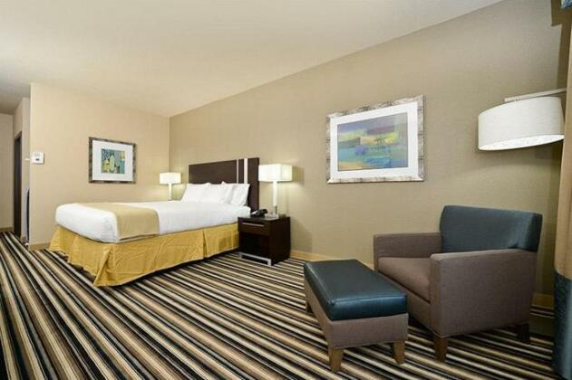 Holiday Inn Express Hotel and Suites Forrest City - Photo4