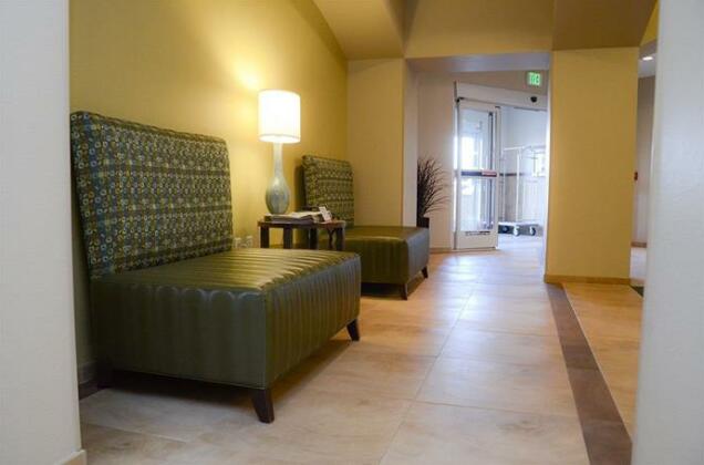 Candlewood Suites Fort Collins - Photo3