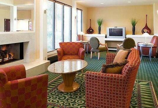 Courtyard by Marriott Fort Collins - Photo2
