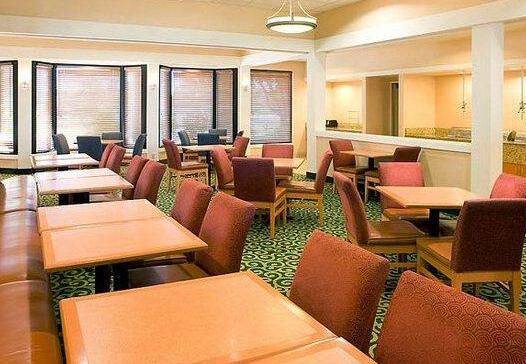 Courtyard by Marriott Fort Collins - Photo5