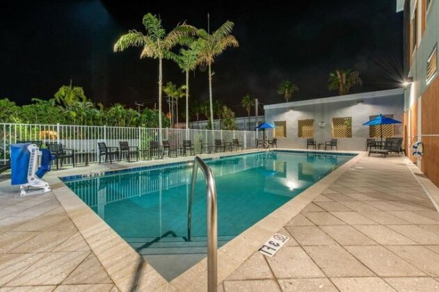 Comfort Inn & Suites Dania Beach Fort Lauderdale - Photo5