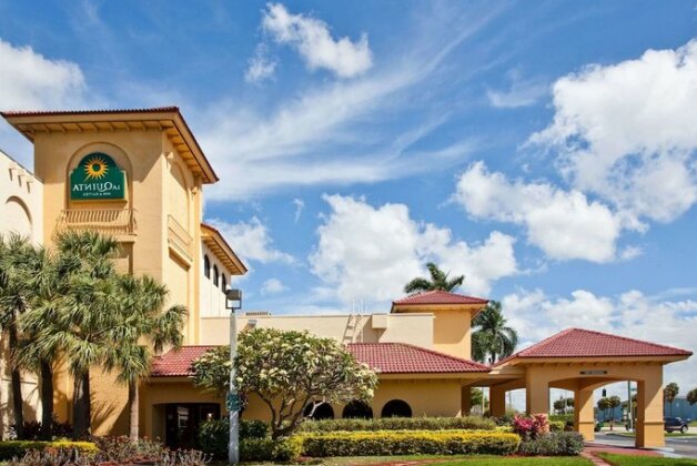 La Quinta Inn & Suites Fort Lauderdale Cypress Creek - Photo2