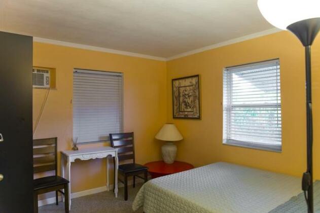 Private Rooms in Oakland Park - Photo3