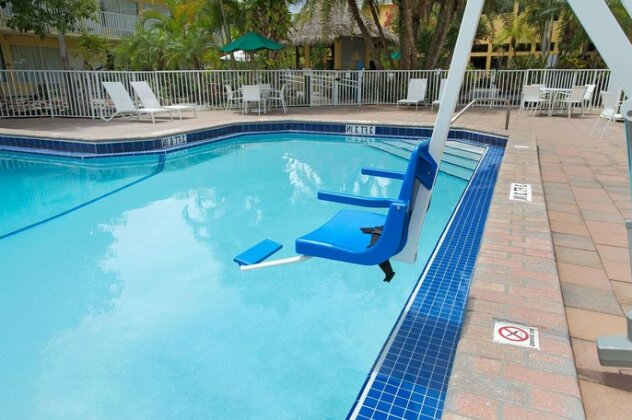 Ramada by Wyndham Fort Lauderdale Airport Cruise Port - Photo3