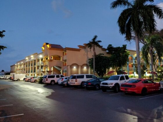 Red Carpet Inn Airport Fort Lauderdale - Photo2