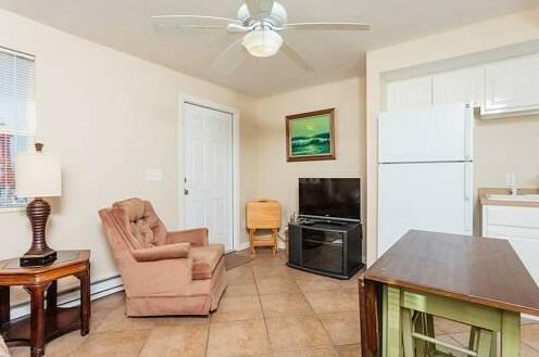 Beach Pub Beauty Apartment 1 by Vacation Rental Pros - Photo2