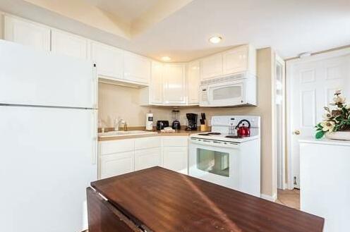 Beach Pub Beauty Apartment 1 by Vacation Rental Pros - Photo4