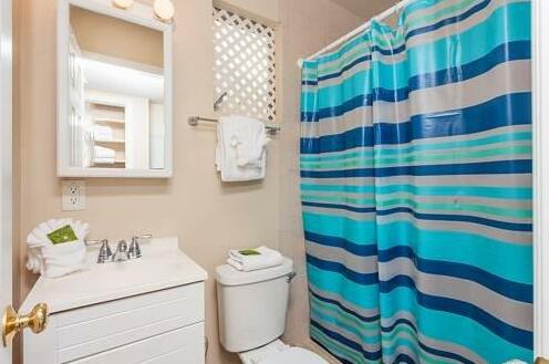 Beach Pub Beauty Apartment 1 by Vacation Rental Pros - Photo5