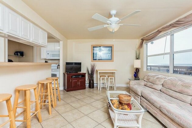Beach Pub Beauty Apartment 2 by Vacation Rental Pros - Photo4
