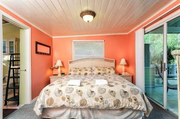 Dolphin Hideaway by Vacation Rental Pros