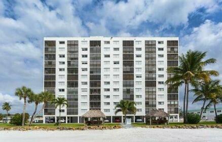 Gulf Front Elevator Pool 2 Br condo by RedAwning