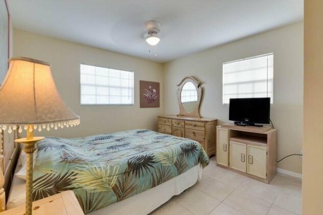 Tropical Shores Upper Level 4 Bedroom Sleeps 12 Private Heated Pool - Photo3