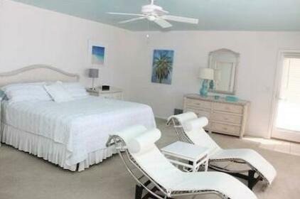 White Sand Cottage by Vacation Rental Pros