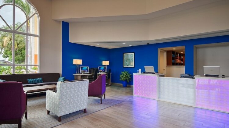 Best Western Fort Myers Inn and Suites - Photo3