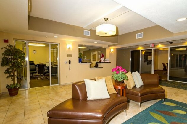 Candlewood Suites Fort Myers Interstate 75 - Photo5