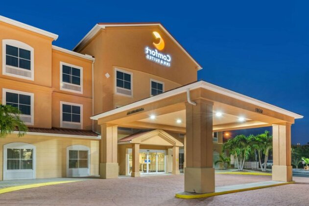 Comfort Inn & Suites Fort Myers Airport - Photo5
