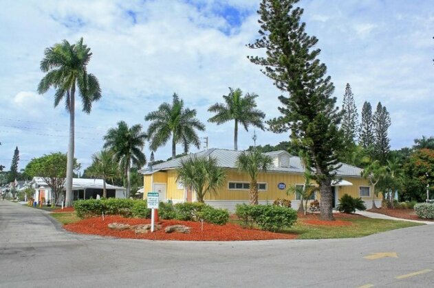 Fort Myers Beach Resort Two-Bedroom Park Model 3