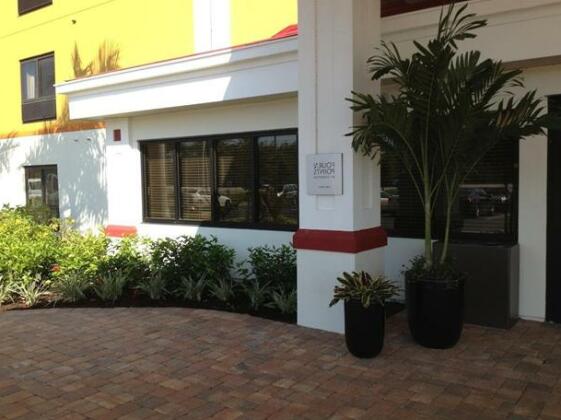Four Points by Sheraton Fort Myers Airport - Photo2