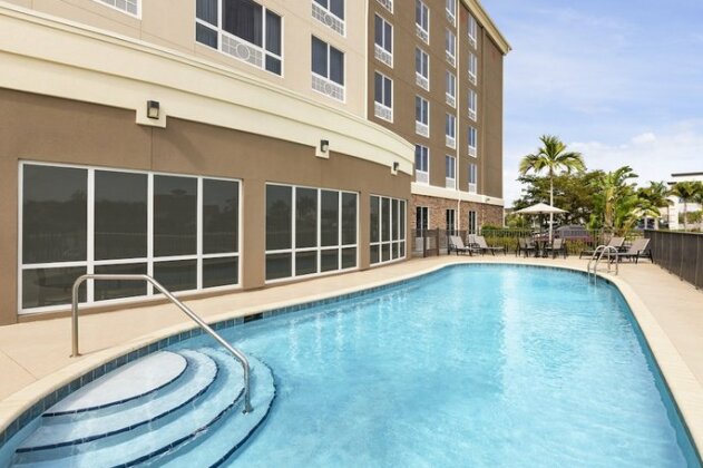 Holiday Inn Express Hotel & Suites Fort Myers West - The Forum - Photo2