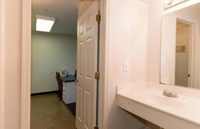 InTown Suites Extended Stay Fort Myer - Photo3