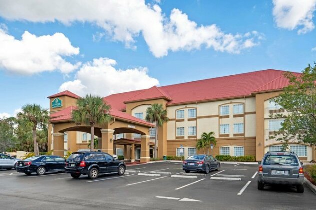 La Quinta Inn & Suites Fort Myers Airport - Photo2