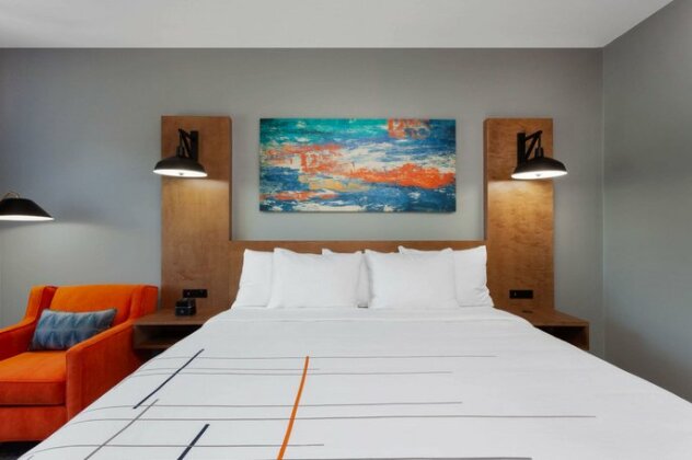 La Quinta Inn & Suites Ft Myers Sanibel Gateway - Photo2