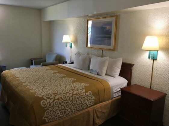 Days Inn by Wyndham Fort Pierce Midtown - Photo3