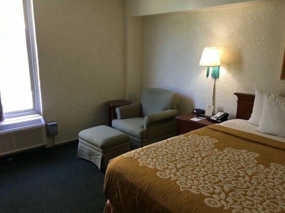 Days Inn by Wyndham Fort Pierce Midtown - Photo5