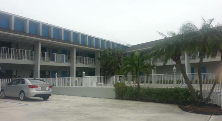 Dockside Inn & Resort - Photo2