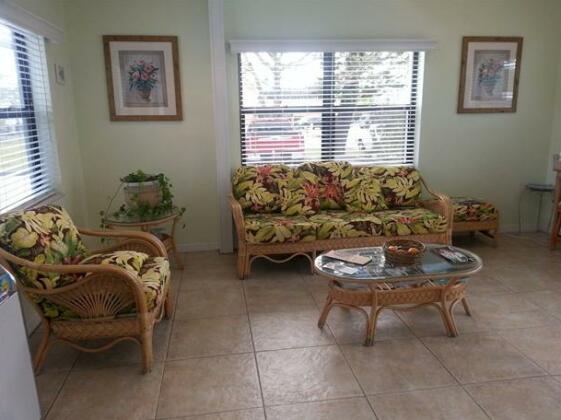 Dockside Inn & Resort - Photo4
