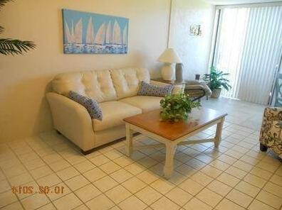 Ocean Village Capstan 112 - Photo5