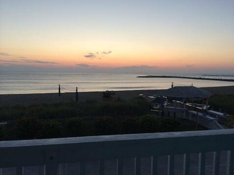 Rhumcay Beach Resort and Grille - Photo4