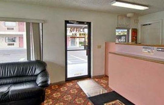 Super 8 by Wyndham FT Pierce - Photo2